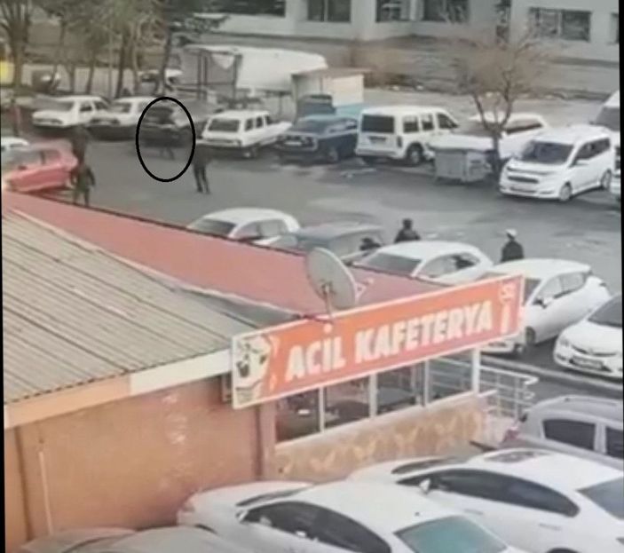 Hastane önünde 2 kişiyi vurdu, kamera görüntülerinden yakalandı -1