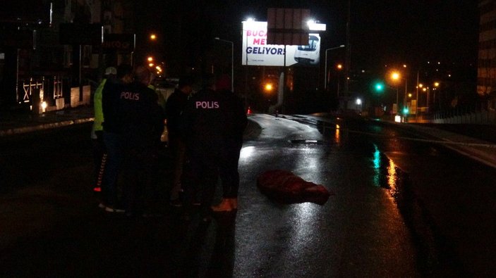 İzmir'de otomobilin çarptığı yaya, metrelerce sürüklenerek can verdi