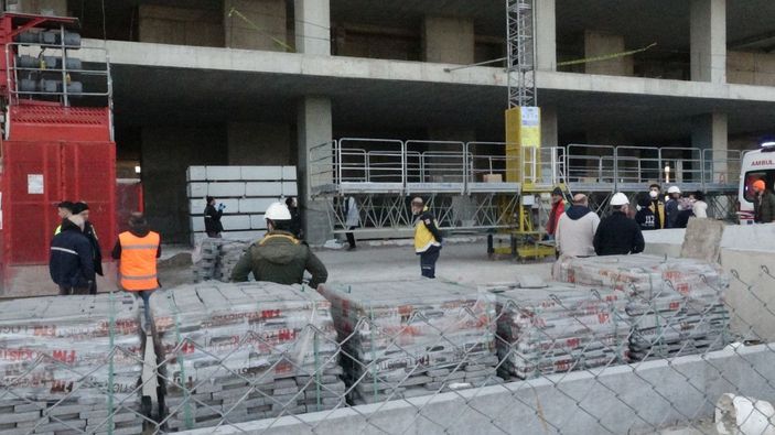 6'ncı kattan inşaat demirinin üzerine düşen işçi hayatını kaybetti -4