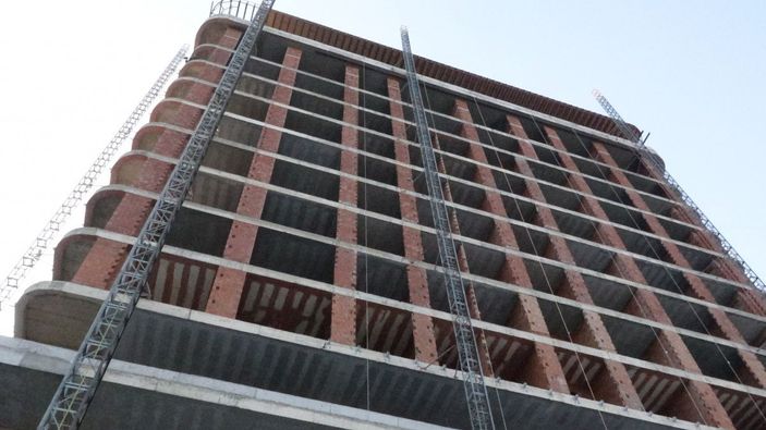 6'ncı kattan inşaat demirinin üzerine düşen işçi hayatını kaybetti -9