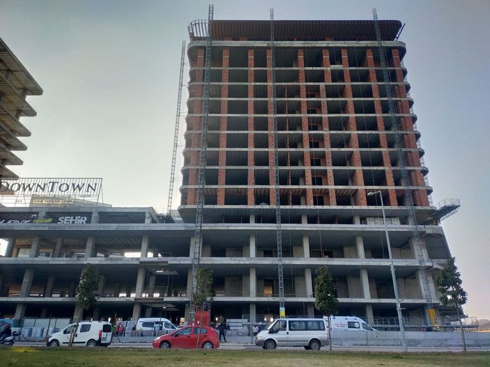 6'ncı kattan inşaat demirinin üzerine düşen işçi hayatını kaybetti -2