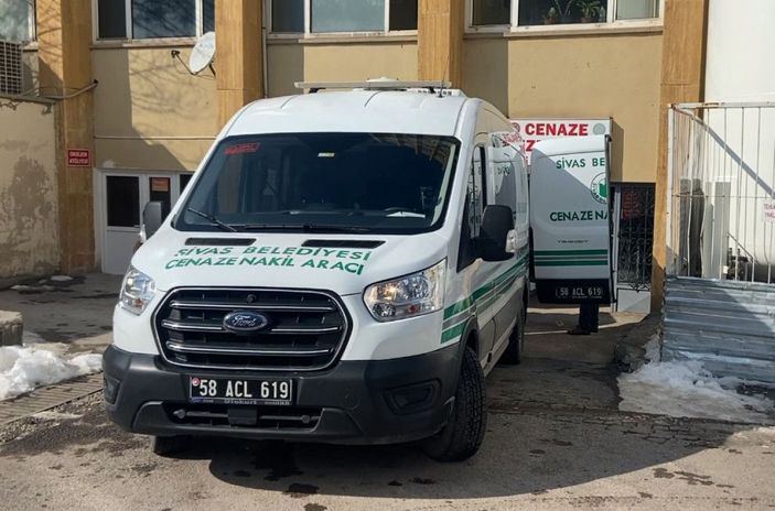 Babasını öldürdükten sonra dışarıya çıplak çıkarak donmayı beklemiş -3