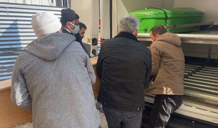 Babasını öldürdükten sonra dışarıya çıplak çıkarak donmayı beklemiş -2