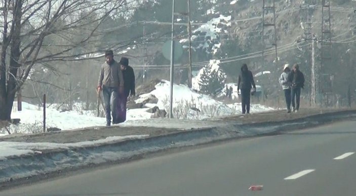 Kars'ta 15 kaçak göçmen yakalandı, üzerlerinden sahte yol izin belgesi çıktı -2