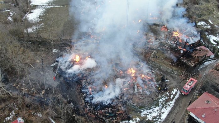 Kastamonu'da 15 köy evi yandı