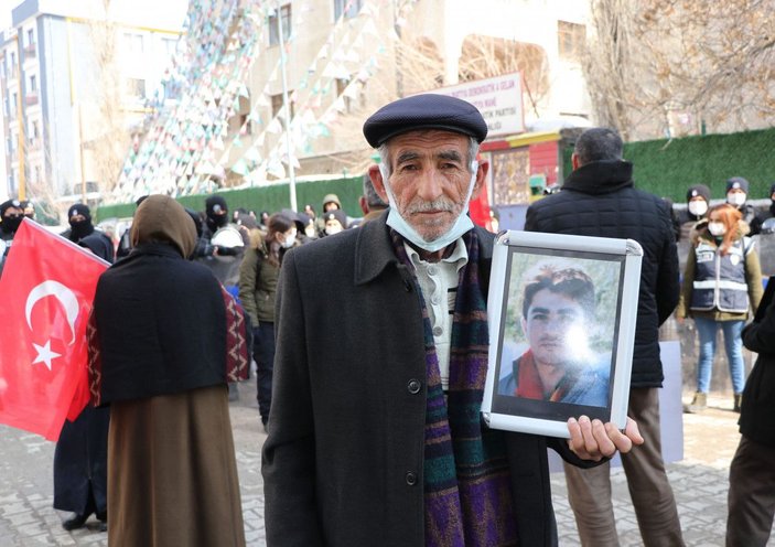 Evlat nöbetindeki baba: Oğlumu PKK'lılar kandırıp, dağa kaçırdılar -1