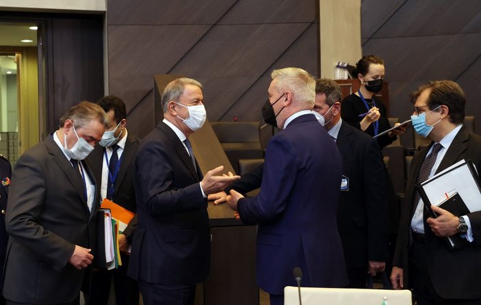 Milli Savunma Bakanı Akar NATO mevkidaşlarıyla görüştü