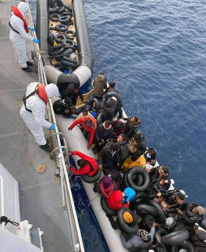 Motorları sökülen lastik bot içinde 82 göçmen ölüme itildi -2