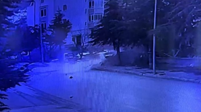 Afyonkarahisar'da alkollü sürücü, yolda yürüyen kadına çarptı