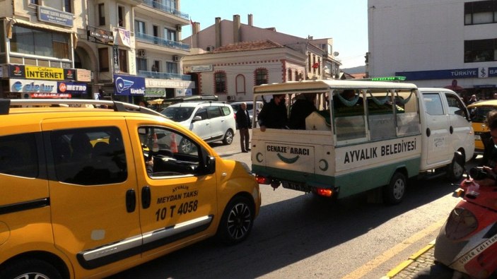 Öldürülen taksici, meslektaşlarının konvoyuyla son yolculuğuna uğurlandı -9