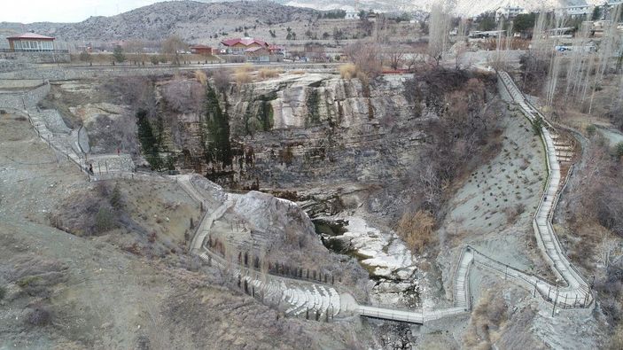 Tortum Şelalesi’nin 'can suyu' kesildi -1