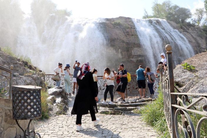 Tortum Şelalesi’nin 'can suyu' kesildi -9