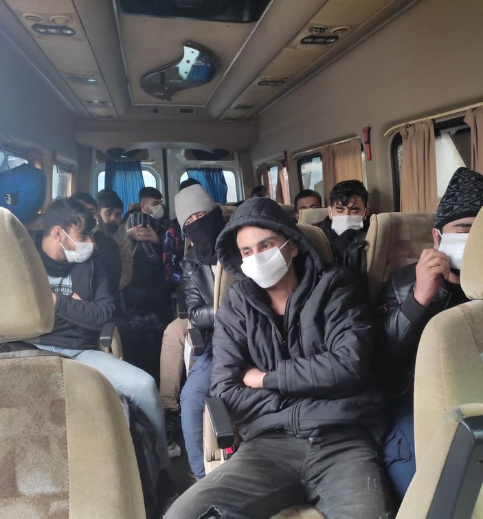 Bulgaristan sınırında 114 kaçak göçmen yakalandı -4