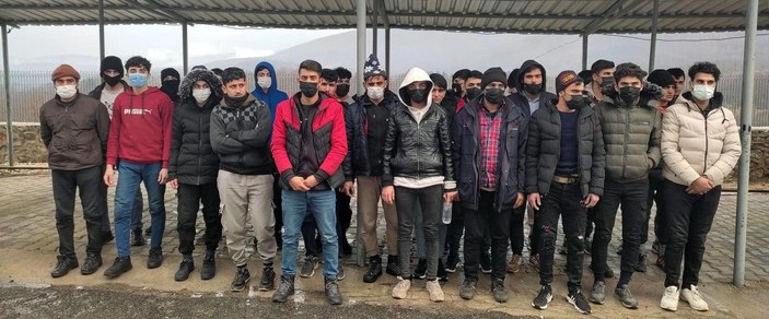 Bulgaristan sınırında 114 kaçak göçmen yakalandı -1