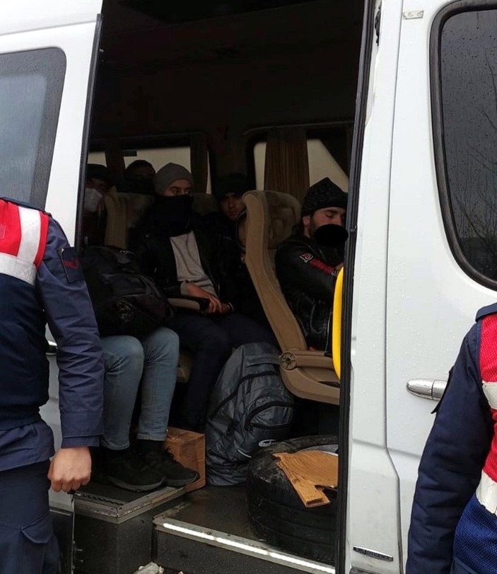 Bulgaristan sınırında 114 kaçak göçmen yakalandı -7