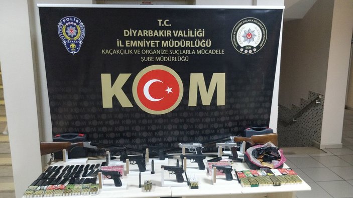 Diyarbakır'da silahlı suç örgütlerine operasyon: 18 gözaltı -1