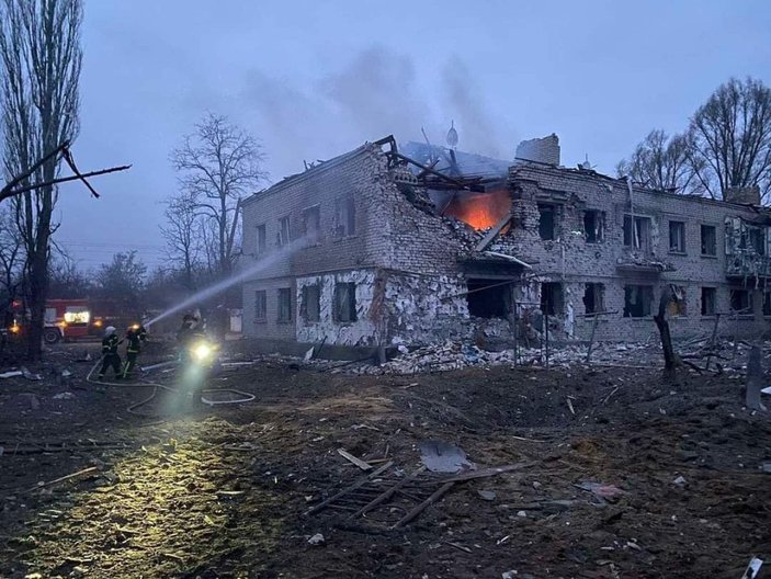 Luhansk bölgesinde bombardıman sonucu oluşan yıkım -1