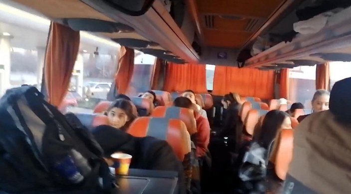Ukrayna’dan tahliye edilen ilk kafile, Türkiye yolunda -8