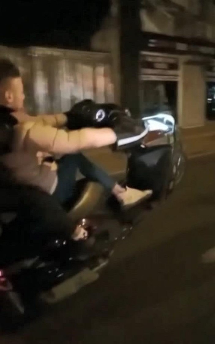 Beyoğlu'nda tehlikeli yolculuk kamerada -1