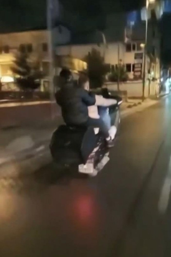 Beyoğlu'nda tehlikeli yolculuk kamerada -3