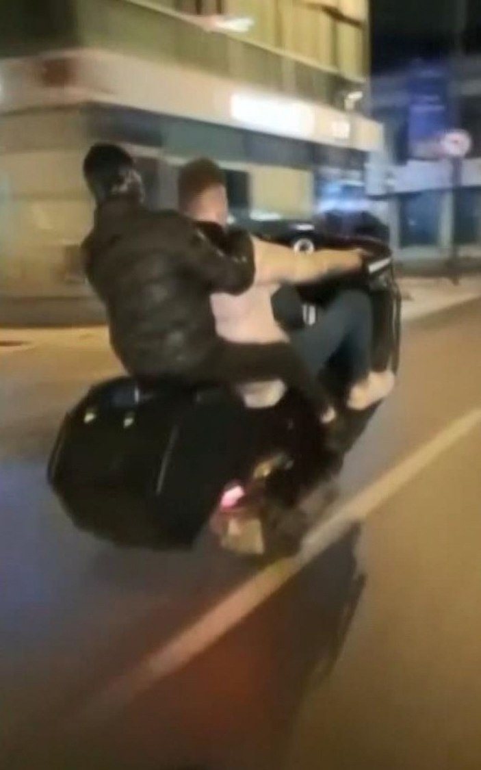 Beyoğlu'nda tehlikeli yolculuk kamerada -2