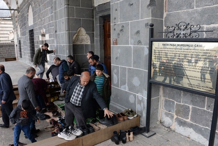 Teröristlerce ateşe verilen Kurşunlu Cami Miraç Kandili'nde vatandaşların akınına uğradı -5