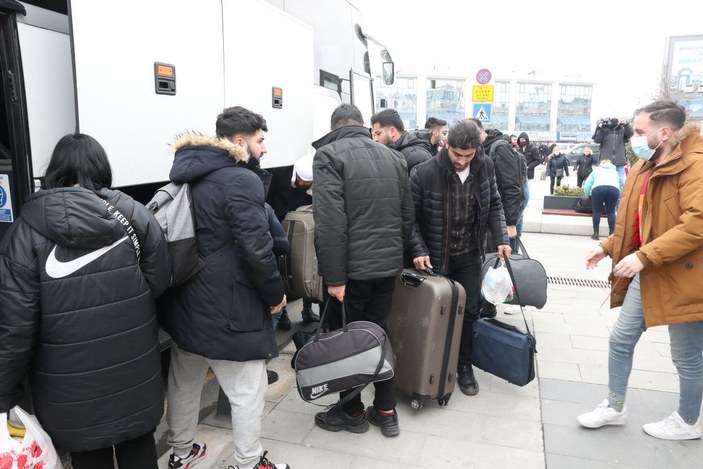 Ukrayna'dan gelen ilk kafile İstanbul'a ulaştı -3