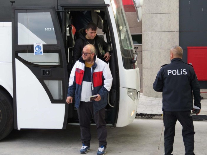 Ukrayna'dan otobüslerle getirilen Türkler, ana vatanda -8