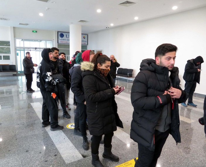 Ukrayna'dan otobüslerle getirilen Türkler, ana vatanda -1
