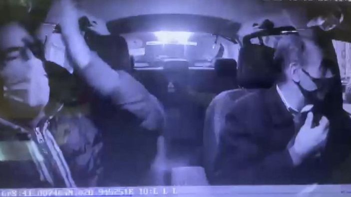 Fatih'te taksicilerin telefonlarını çalan hırsız yakalandı -3