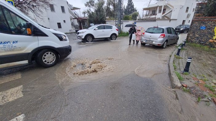 Bodrum’da sağanak yağış etkili oldu -6