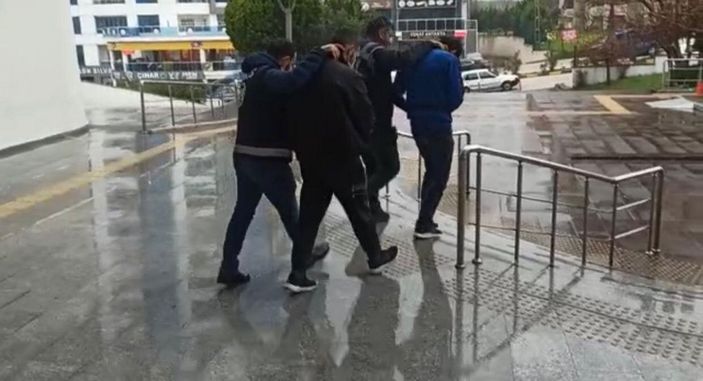 Soydukları evin bahçesine tuvaletini yaptı -5