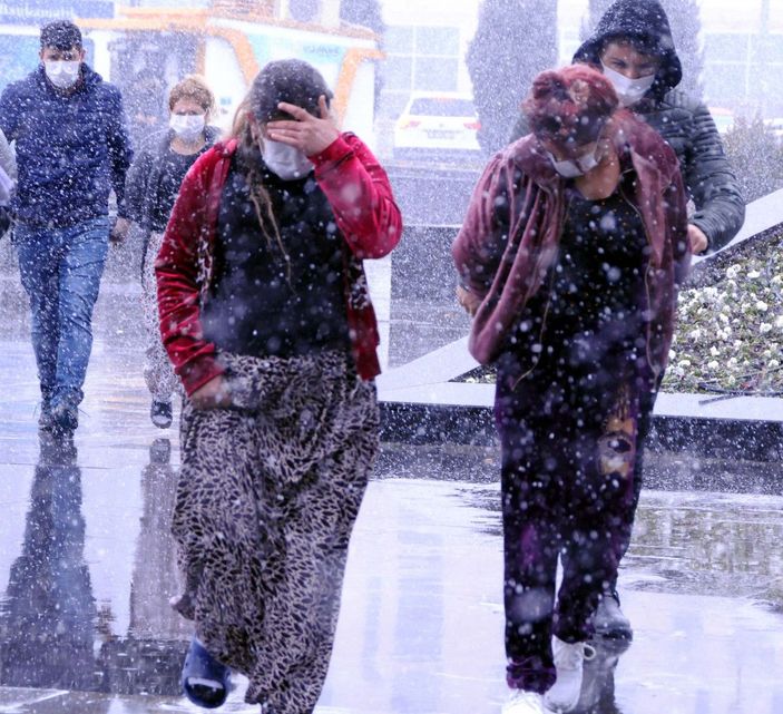 600 bin liralık ziynet eşyası hırsızlığına 5 gözaltı -2