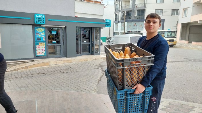 Sokağındaki zincir marketleri dize getirdi: Ekmek 1 TL’ye düştü -1