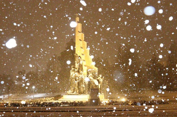 Ankara'da kar yağışı: Başkent bembeyaz