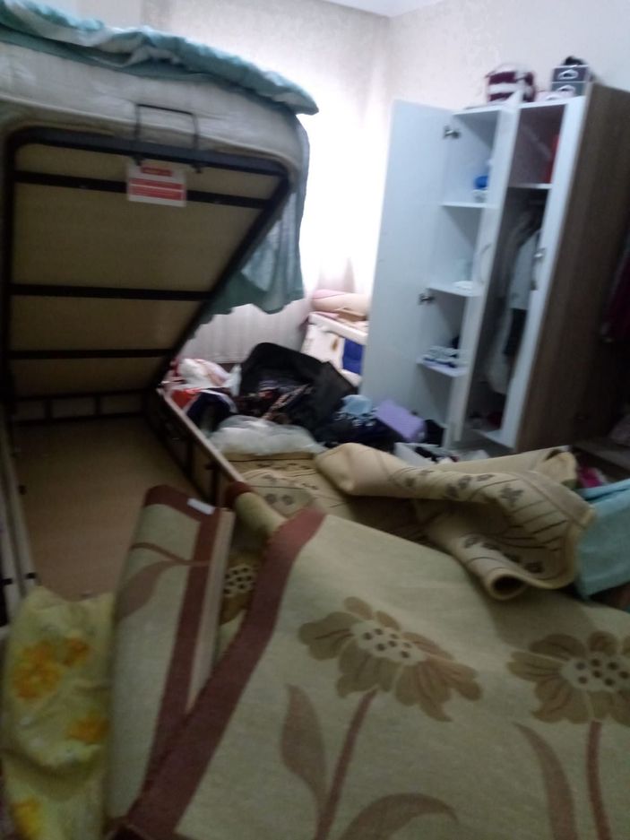 Büyükçekmece'de hırsızlık yaptıkları evi darmadağın ettiler -6