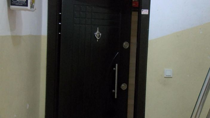 d Büyükçekmece'de hırsızlık yaptıkları evi darmadağın ettiler -1