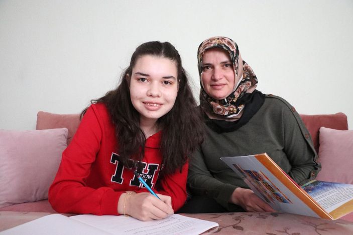 14 yıl önce ikizi ile oynarken başından vurulan Kübra, hayata sarıldı -5