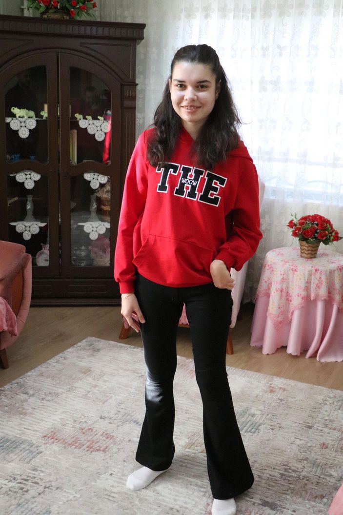 14 yıl önce ikizi ile oynarken başından vurulan Kübra, hayata sarıldı -8