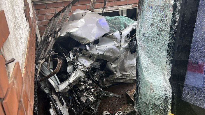 Beykoz'da İETT otobüsü 4 otomobile çarptı -1 -1