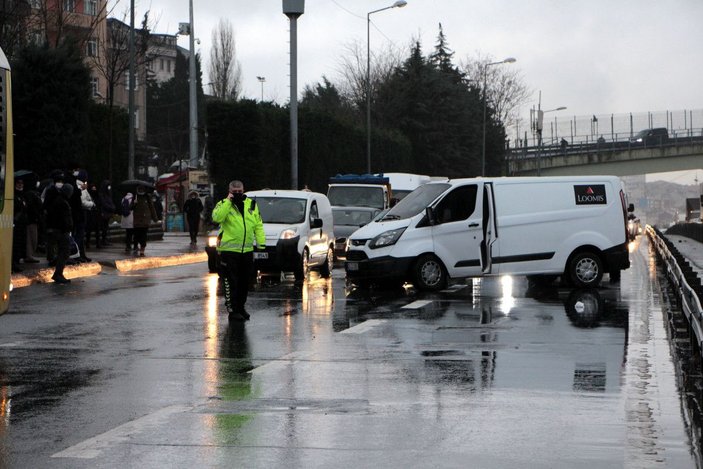 Okmeydanı-TEM Bağlantı yolunda trafiği kilitleyen kaza -9