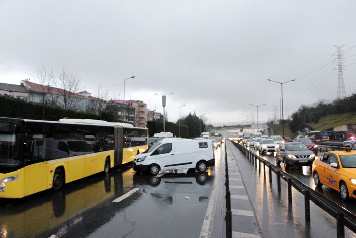 Okmeydanı-TEM Bağlantı yolunda trafiği kilitleyen kaza -4