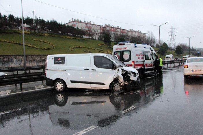 Okmeydanı-TEM Bağlantı yolunda trafiği kilitleyen kaza -6