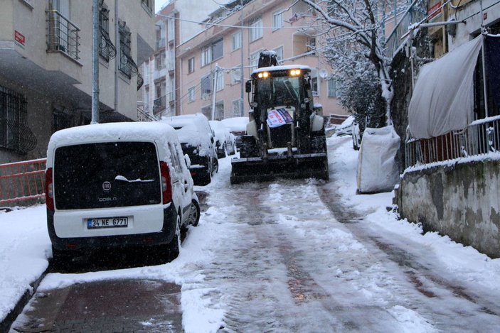 Kağıthane'de ara sokaklardaki sürücüler ve yayaların zor anları kamerada -5