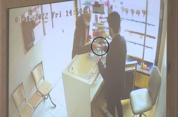 Müşteri gibi girdiği kuyumcu dükkanında silah çekti, altın bileziklerle kaçtı -2