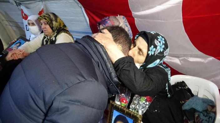 Mustafa Sarıgül Diyarbakır’da evlat nöbeti tutan aileleri ziyaret etti -4