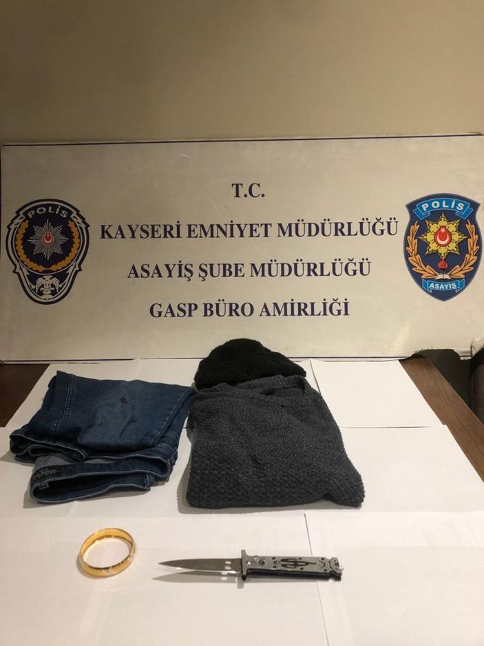d Kuyumcuyu bıçakla yaralayıp, bilezik çalan şüpheli yakalandı; olay anı kamerada -10