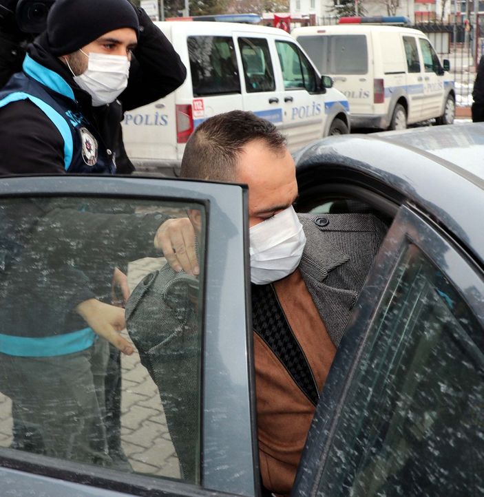 Kuyumcuyu bıçakla yaralayıp, bilezik çalan şüpheli yakalandı; olay anı kamerada -4