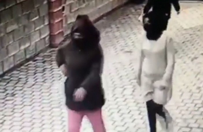 Hırsızlık şüphelisi maskeli kadınlar kamerada -3