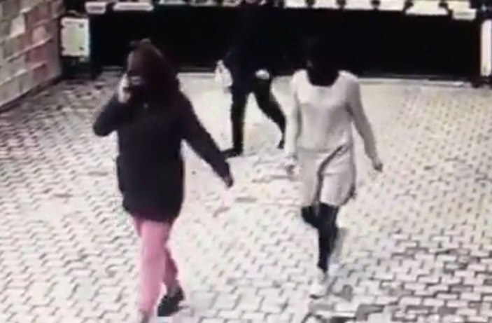Hırsızlık şüphelisi maskeli kadınlar kamerada -1